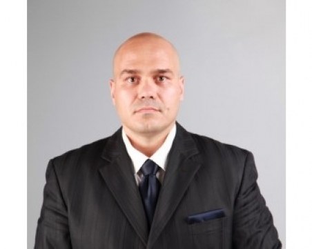 Бившият директор на Летище Пловдив оглавява изборната комисия под тепетата