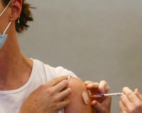 Италианката, получила по погрешка свръхдоза от Пфайзер, изпитва непрестанна жажда