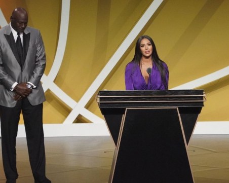 Коби Брайънт влезе посмъртно в Баскетболната зала на славата