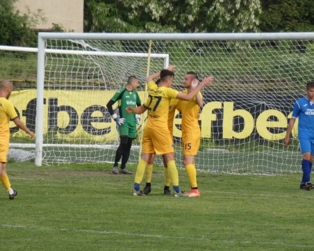 Марица с ценна победа в Карлово, на два успеха от шампионската титла в Трета лига