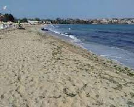 Министерството на туризма проверява плажа 