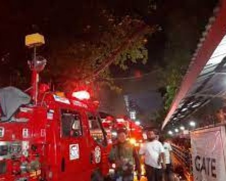 Пожар избухна в най-голямата болница за пациенти с COVID-19 във Филипините