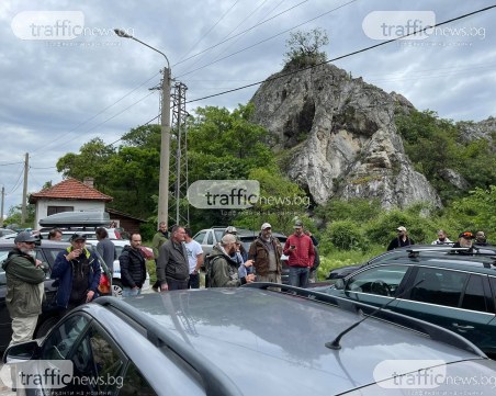 След смъртта на рибар: Негови колеги на протест на пътя Кричим-Девин, не им дават да го блокират
