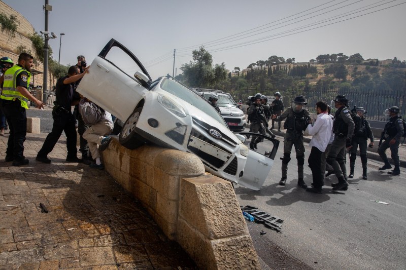 Автомобил се вряза в пешеходци в Йерусалим