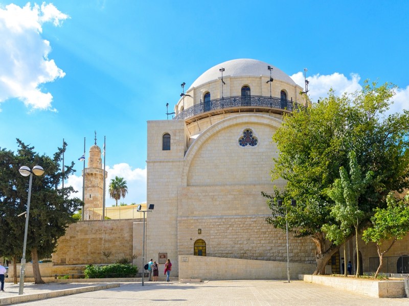 Над 100 ранени при срутване на синагога в Израел