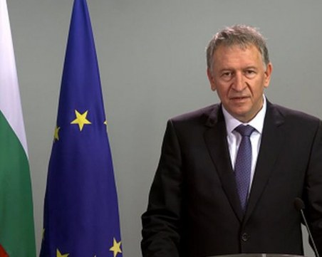 Здравният министър: Опасността не е преминала, единственият начин да се справим е ваксинацията