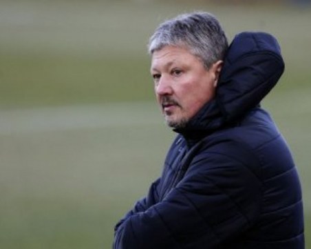 Любо Пенев избухна на пресконференцията преди финала, скара се на журналистите