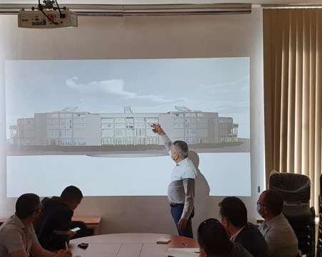 Колежа ще има четири трибуни