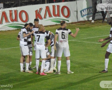 Изпусната дузпа и отменен гол не позволиха на Локомотив да грабне още сега сребърните медали