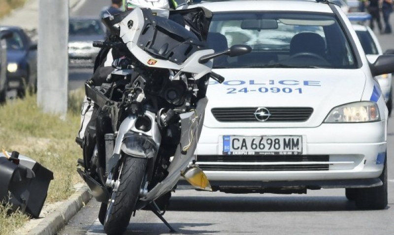 Две улици в София - под полицейска блокада! Жена заплашва със самоубийство