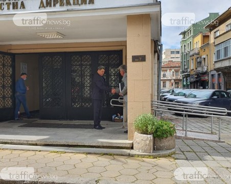 Бойко Рашков пристигна в Областната дирекция, посрещна го Петър Тодоров