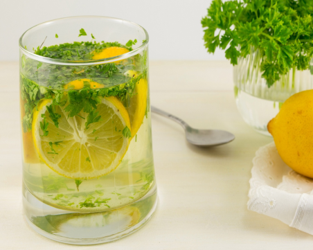 Тази мощна напитка ускорява метаболизма и изхвърля натрупаните токсини