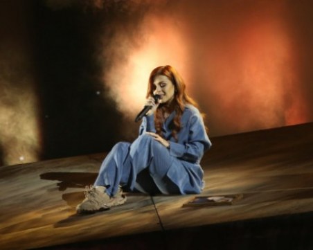 Виктория излиза на сцената на 