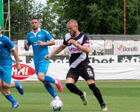 Локомотив Горна Оряховица изпадна от Втора лига, два отбора чакат за бараж