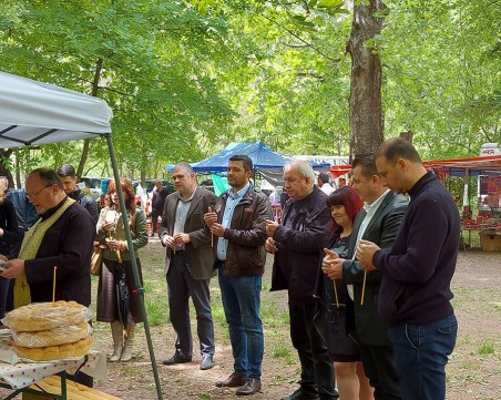 Над 150 килограма риба за празника си раздадоха в селата Първенец и Браниполе