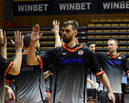 Как един американски баскетболист научи български, ожени се за българка и заживя в България