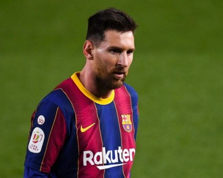 Меси остава в Барса още две години