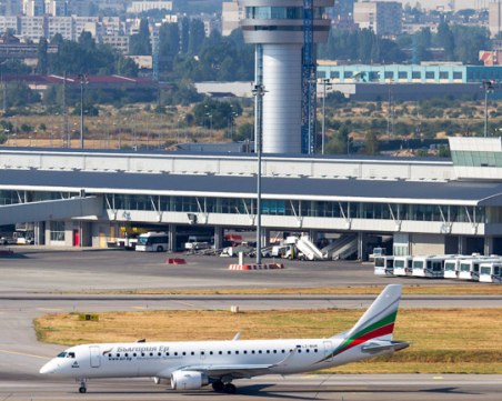 Самолет кацна аварийно на летище София