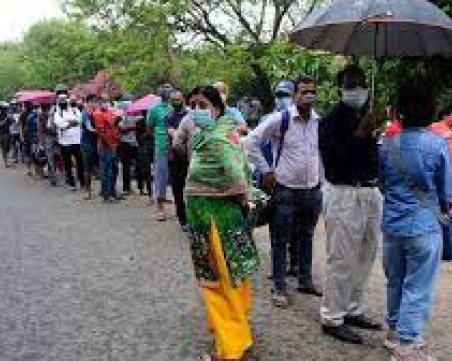 Делхи започна да разхлабва мерките срещу коронавируса