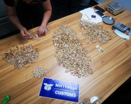 Митничари откриха злато за 1 млн. лв. на Капитан Андреево