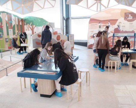 Преподаватели от Художествената гимназия редят изложба в Пловдив