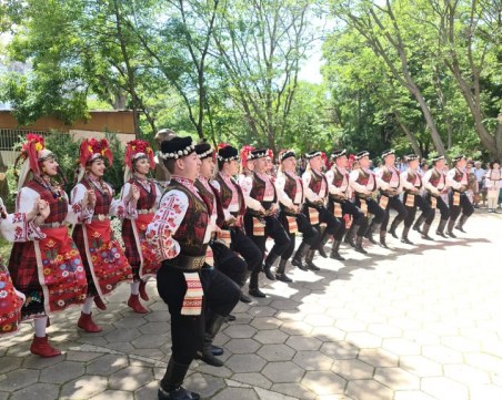 Танцьори и хореографи се събраха в Пловдив за откриването на паметника на проф. Кирил Дженев