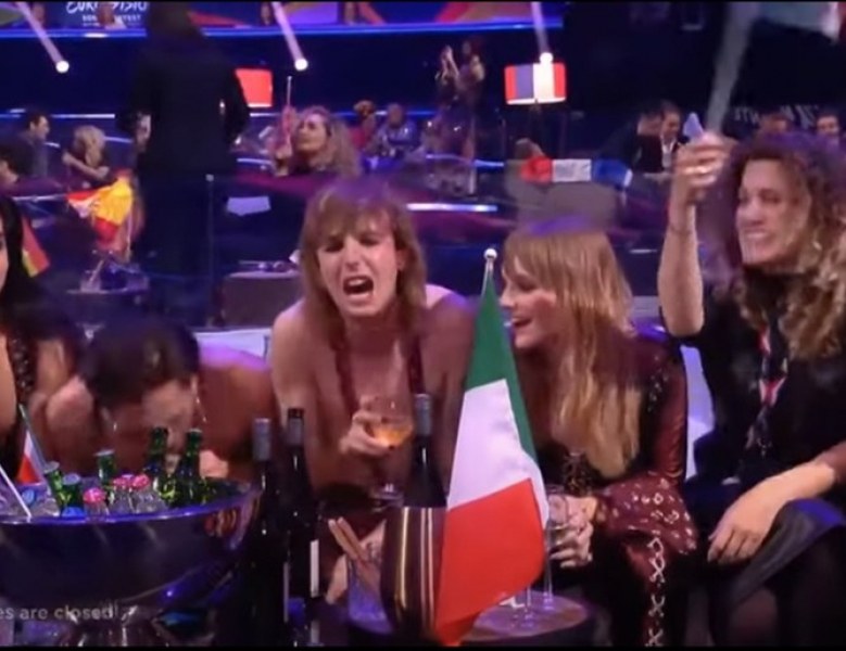 Победителят в Евровизия отрече да е смъркал кокаин на финала, вдигал чаша от земята