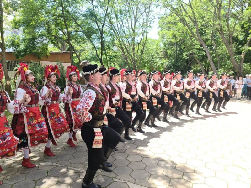 Танцьори и хореографи се събраха в Пловдив за откриването на паметника на проф. Кирил Дженев