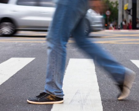 Пешеходец бе настанен в болница след инцидент в Столипиново