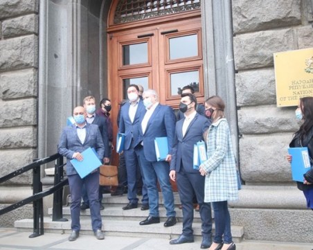 Коалиция ГЕРБ-СДС се регистрира в последния ден