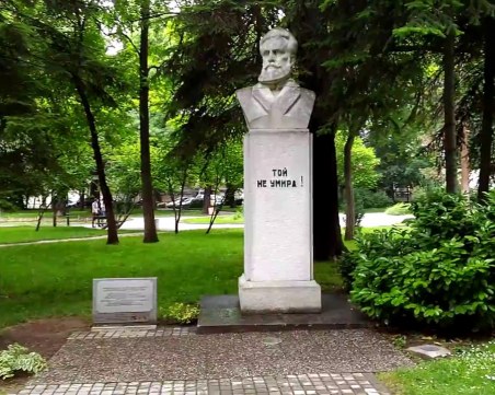 Почитаме Деня на Ботев и загиналите за свободата и независимостта на България