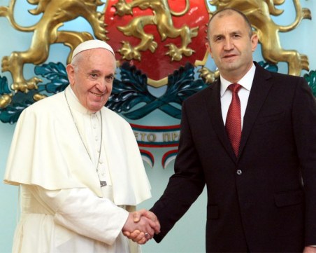 Румен Радев отива на аудиенция при папата