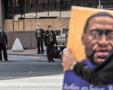 Сестрата на Джордж Флойд: Байдън наруши обещанието си