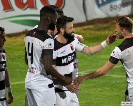 Зрелищно 3:3 в последния мач за сезона на Локомотив