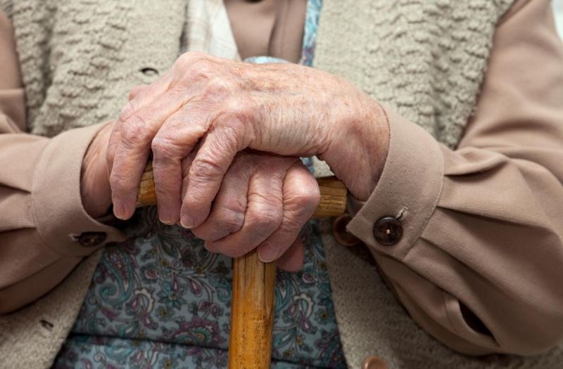 Повишават социалната пенсия за старост