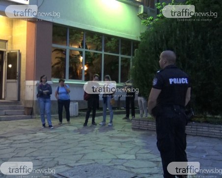 Скандал в центъра на Пловдив, полиция обсади сграда