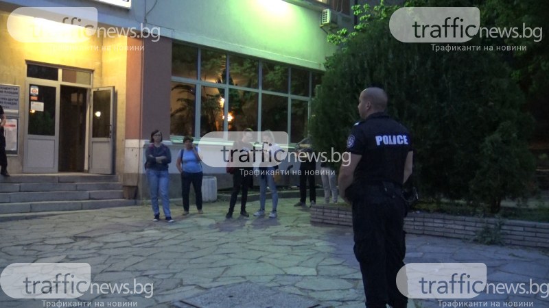 Скандал в центъра на Пловдив, полиция обсади сграда