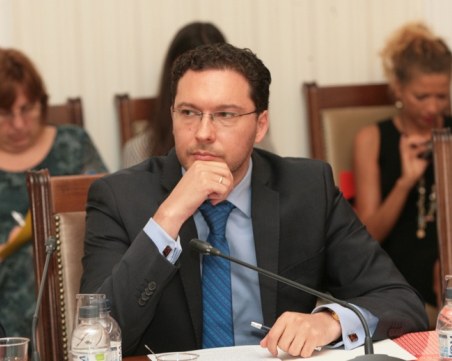 Митов: Служебният кабинет искаше да обезглави службите и успя