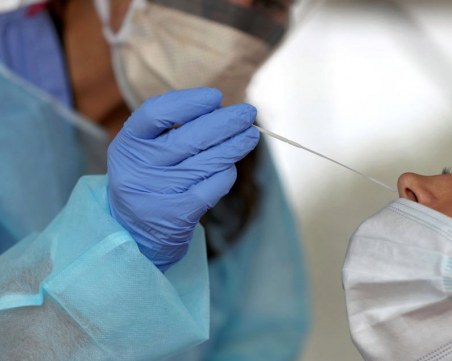 Разследват 17 души, опитали се да влязат в Румъния през Русе с фалшиви PCR тестове