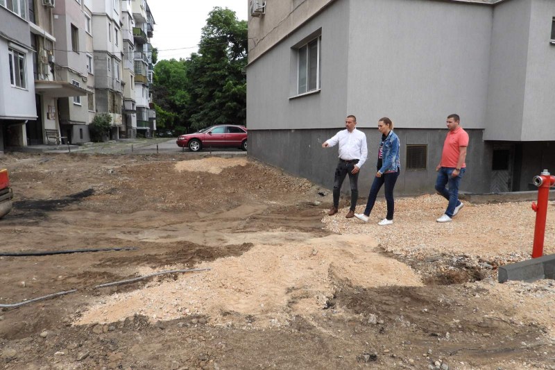 Димитър Колев инспектира ремонта на улица