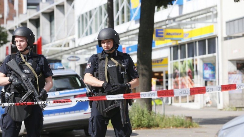 Мъж бе застрелян в Хамбург, след като крещял Аллах акбар и размахвал нож
