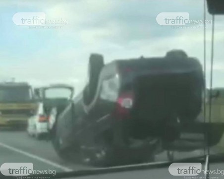 Кола се обърна по таван в Самоков