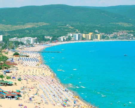 Румънски туристи окупираха Слънчев бряг