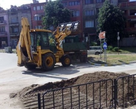 5 тона инертни материали са залели улиците на Асеновград след бурята