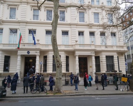 Българският посланик в Лондон: Изборните секции тук трябва да са 120, а не 35