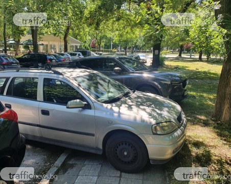 Идиотията е заразна – коли паркираха по безобразен начин в Кършияка