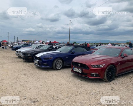 Стотици американски автомобили превзеха писта 