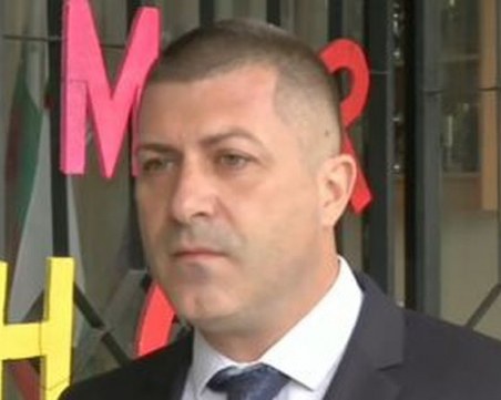 Бащата на починал с COVID-19 абитуриент дава стипендия на изявени деца