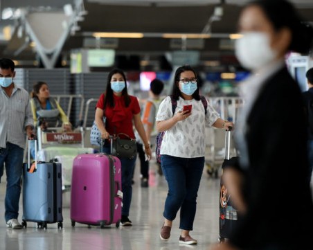 ЕК: Случаите намаляват, може да се облекчат мерките при пътуване