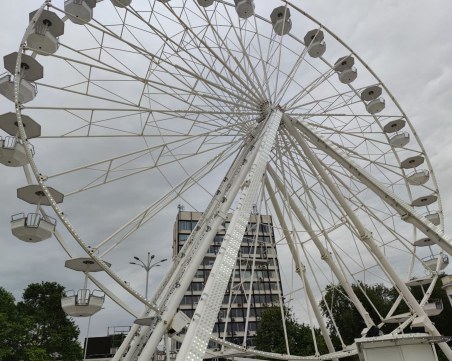 Наемът за виенското колело – колкото на шатрите за мартеници, печалбата им - до 1 млн. лева